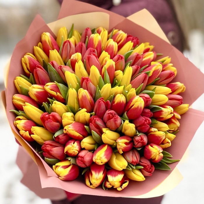 101 тюльпан огненный микс в упаковке